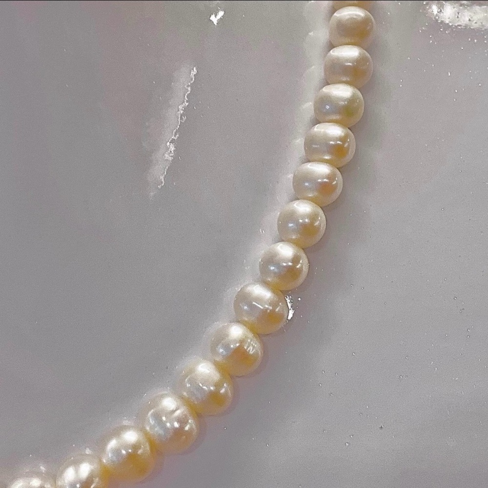 Classic Cream Pearl Necklace - Picture 2 of 4